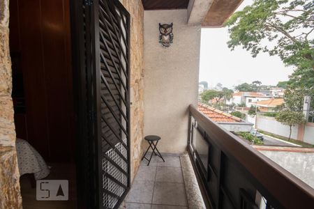 Casa à venda com 170m², 4 quartos e 4 vagas Casa à venda com 170m², 4 quartos e 4 vagasVaranda