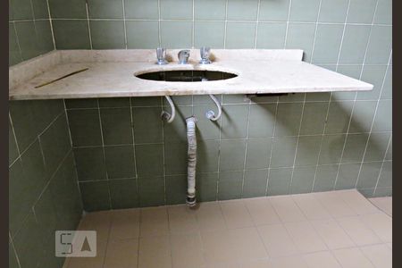 Casa à venda com 300m², 3 quartos e 4 vagasDetalhe do Banheiro da Suite 1