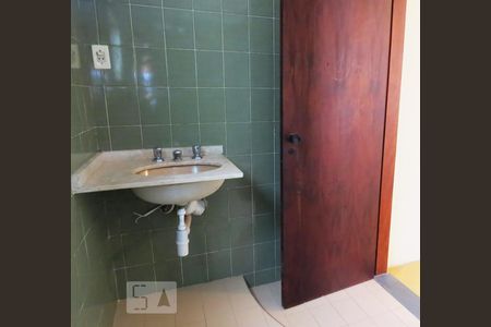 Casa à venda com 300m², 3 quartos e 4 vagasBanheiro 1