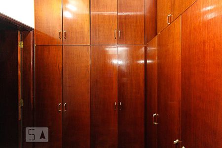 Casa à venda com 286m², 5 quartos e 8 vagas Casa à venda com 286m², 5 quartos e 8 vagasQuarto 04