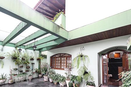 Casa à venda com 286m², 5 quartos e 8 vagas Casa à venda com 286m², 5 quartos e 8 vagasFachada