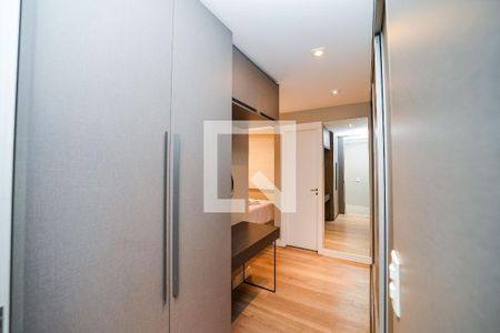 Suíte de apartamento para alugar com 2 quartos, 70m² em Passo da Areia, Porto Alegre