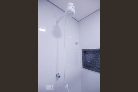 Banheiro de kitnet/studio para alugar com 1 quarto, 16m² em Bom Retiro, São Paulo