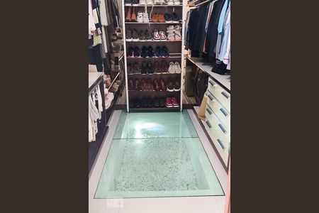 Casa à venda com 647m², 3 quartos e 7 vagasCloset