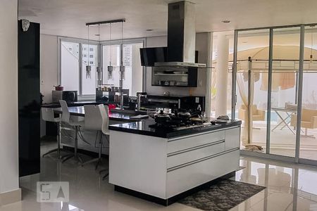 Casa à venda com 647m², 3 quartos e 7 vagasCozinha