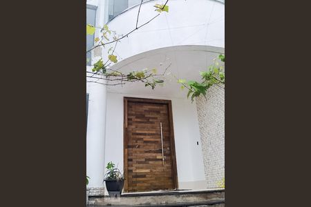 Casa à venda com 647m², 3 quartos e 7 vagasEntrada