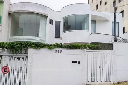 Casa à venda com 647m², 3 quartos e 7 vagasFachada
