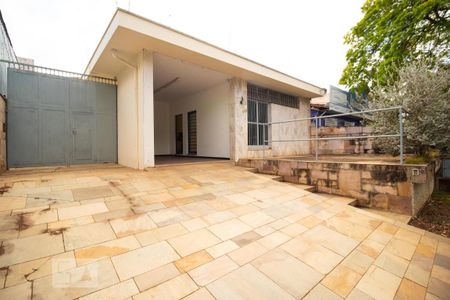 Casa à venda com 200m², 3 quartos e 3 vagasFachada