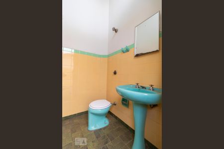 Casa à venda com 200m², 3 quartos e 3 vagasBanheiro 02 (edícula)