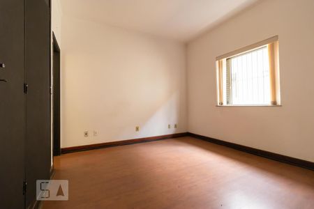 Casa à venda com 200m², 3 quartos e 3 vagasSuíte