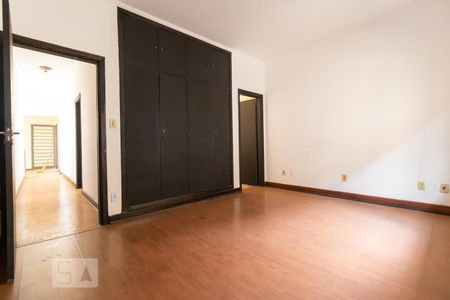 Casa à venda com 200m², 3 quartos e 3 vagasSuíte