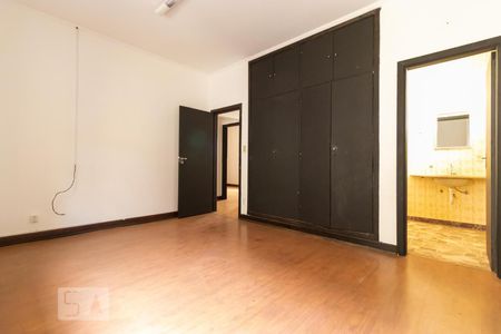 Casa à venda com 200m², 3 quartos e 3 vagasSuíte