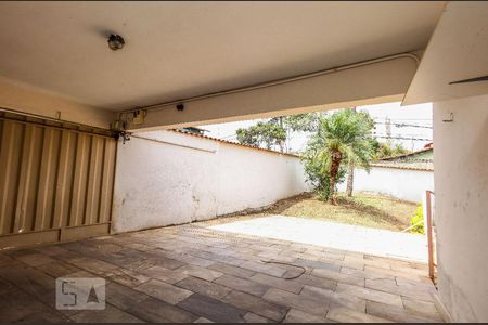 Casa à venda com 180m², 4 quartos e 2 vagas Casa à venda com 180m², 4 quartos e 2 vagasGaragem