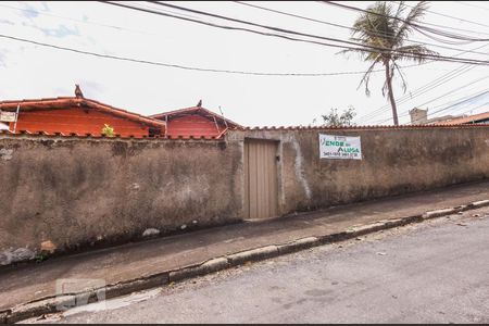 Casa à venda com 180m², 4 quartos e 2 vagas Casa à venda com 180m², 4 quartos e 2 vagasfachada