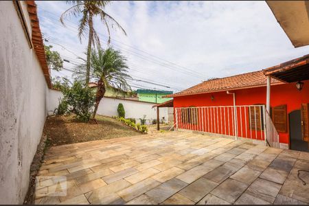 Casa à venda com 180m², 4 quartos e 2 vagas Casa à venda com 180m², 4 quartos e 2 vagasárea externa