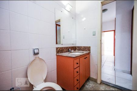Casa à venda com 180m², 4 quartos e 2 vagas Casa à venda com 180m², 4 quartos e 2 vagasBanheiro