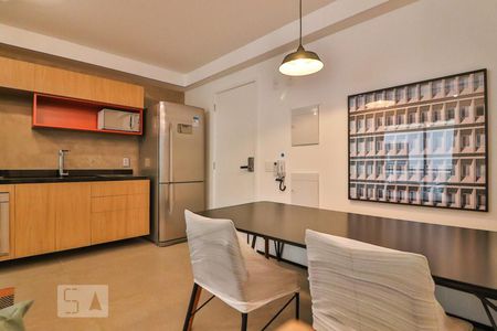 Sala e cozinha de kitnet/studio à venda com 1 quarto, 52m² em Pinheiros, São Paulo