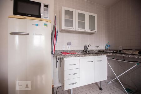 Cozinha de apartamento para alugar com 1 quarto, 30m² em Vila Buarque, São Paulo