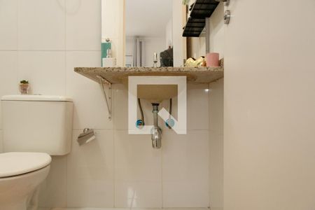 Apartamento à venda com 70m², 2 quartos e 1 vaga Apartamento à venda com 70m², 2 quartos e 1 vagaBanheiro da suíte