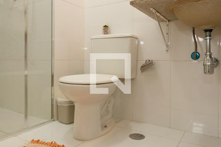 Apartamento à venda com 70m², 2 quartos e 1 vaga Apartamento à venda com 70m², 2 quartos e 1 vagaBanheiro da suíte