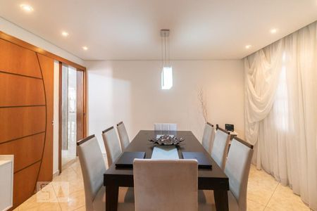 Casa à venda com 250m², 3 quartos e 6 vagas Casa à venda com 250m², 3 quartos e 6 vagasSala