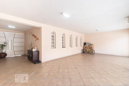 Casa à venda com 250m², 3 quartos e 6 vagas Casa à venda com 250m², 3 quartos e 6 vagasGaragem