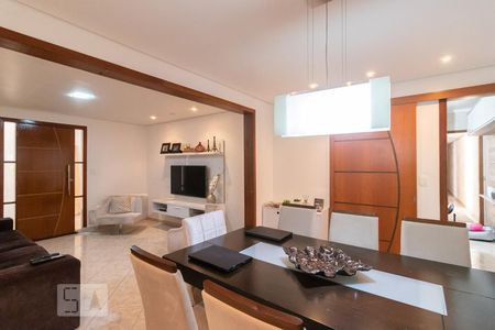 Casa à venda com 250m², 3 quartos e 6 vagas Casa à venda com 250m², 3 quartos e 6 vagasSala