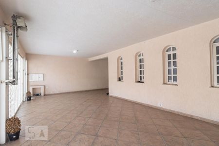 Casa à venda com 250m², 3 quartos e 6 vagas Casa à venda com 250m², 3 quartos e 6 vagasGaragem