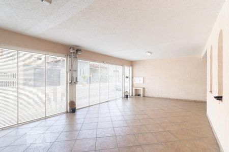 Casa à venda com 250m², 3 quartos e 6 vagas Casa à venda com 250m², 3 quartos e 6 vagasGaragem