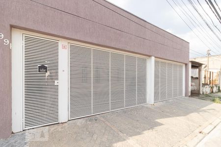 Casa à venda com 250m², 3 quartos e 6 vagas Casa à venda com 250m², 3 quartos e 6 vagasFachada