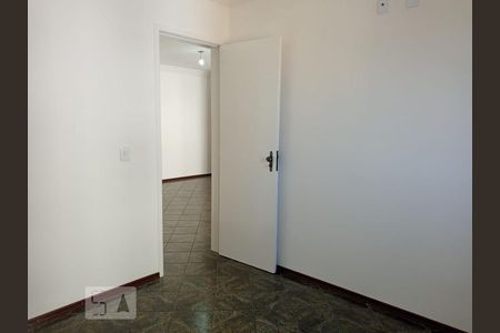 Dormitório 2 de apartamento à venda com 2 quartos, 55m² em Jaguaribe, Osasco