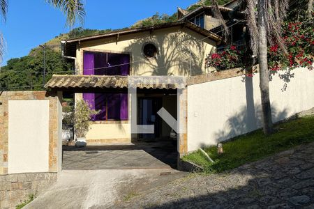 Casa para alugar com 180m², 2 quartos e 3 vagas Casa para alugar com 180m², 2 quartos e 3 vagasFachada