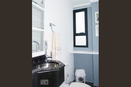 Lavabo de apartamento para alugar com 2 quartos, 112m² em Recanto Morumbi, São Paulo