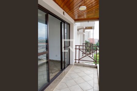 Apartamento à venda com 120m², 3 quartos e 3 vagas Apartamento à venda com 120m², 3 quartos e 3 vagasSacada