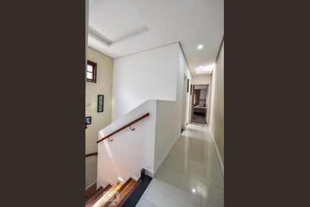 Casa à venda com 220m², 3 quartos e 2 vagas Casa à venda com 220m², 3 quartos e 2 vagasCorredor