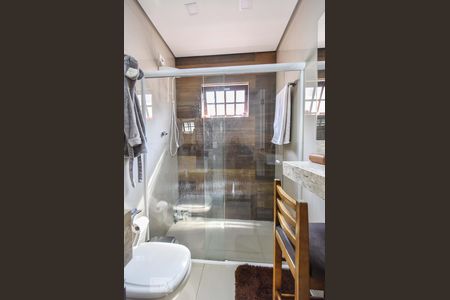 Casa à venda com 220m², 3 quartos e 2 vagas Casa à venda com 220m², 3 quartos e 2 vagasBanheiro 02