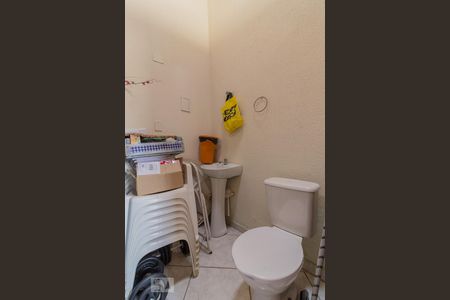 Apartamento à venda com 144m², 2 quartos e 2 vagas Apartamento à venda com 144m², 2 quartos e 2 vagasBanheiro de Serviço