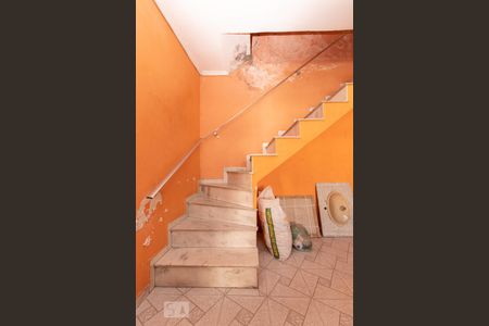 Casa à venda com 352m², 3 quartos e 3 vagas Casa à venda com 352m², 3 quartos e 3 vagasEscada