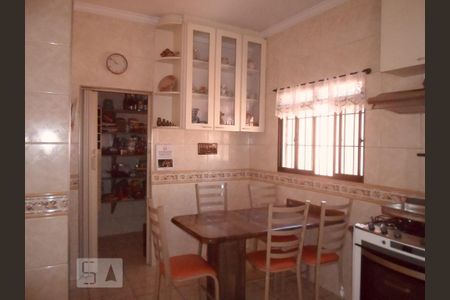 Casa à venda com 398m², 4 quartos e 8 vagas Casa à venda com 398m², 4 quartos e 8 vagasCozinha