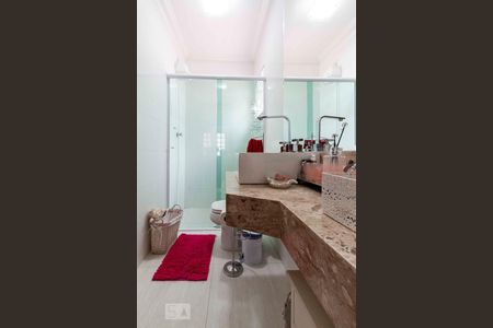 Casa à venda com 210m², 2 quartos e 2 vagas Casa à venda com 210m², 2 quartos e 2 vagasBanheiro Quarto 1 - Suite