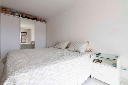 Casa à venda com 210m², 2 quartos e 2 vagas Casa à venda com 210m², 2 quartos e 2 vagasQuarto 2 - Suite