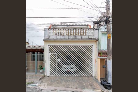 Casa à venda com 210m², 2 quartos e 2 vagas Casa à venda com 210m², 2 quartos e 2 vagasFachada