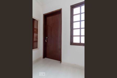 Casa à venda com 210m², 2 quartos e 2 vagas Casa à venda com 210m², 2 quartos e 2 vagasHall Quarto