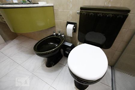 Apartamento à venda com 75m², 2 quartos e 1 vaga Apartamento à venda com 75m², 2 quartos e 1 vagaBanheiro