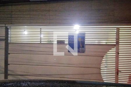 Casa à venda com 160m², 3 quartos e 2 vagas Casa à venda com 160m², 3 quartos e 2 vagasFachada