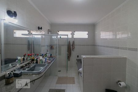 Casa à venda com 222m², 3 quartos e 5 vagasBanheiro da Suíte