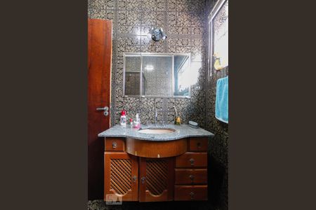 Casa à venda com 189m², 3 quartos e 2 vagas Casa à venda com 189m², 3 quartos e 2 vagasBanheiro Social