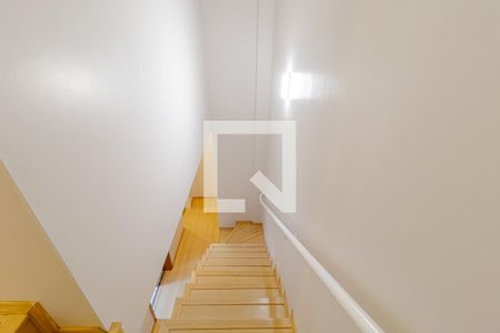 Escadas de apartamento para alugar com 2 quartos, 79m² em Paraíso, São Paulo