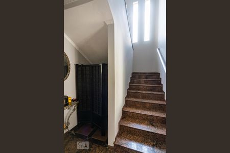 Casa à venda com 550m², 5 quartos e 6 vagasEscadas