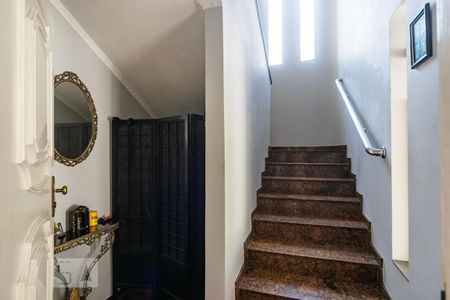 Casa à venda com 550m², 5 quartos e 6 vagasEscadas